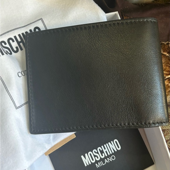 Authentic MOSCHINO Italian Leather logo Bifold wallet - Picture 11 of 16